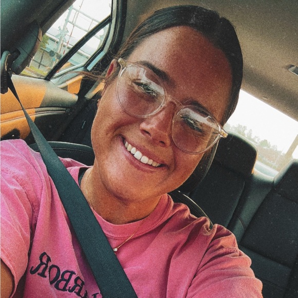 Meet your Posher, Stacie - Picture 6 of 6